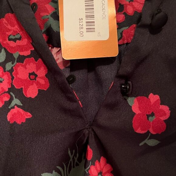 JB by Julie Brown Black and Red Flutter Sleeve Blouse - Picture 4 of 10